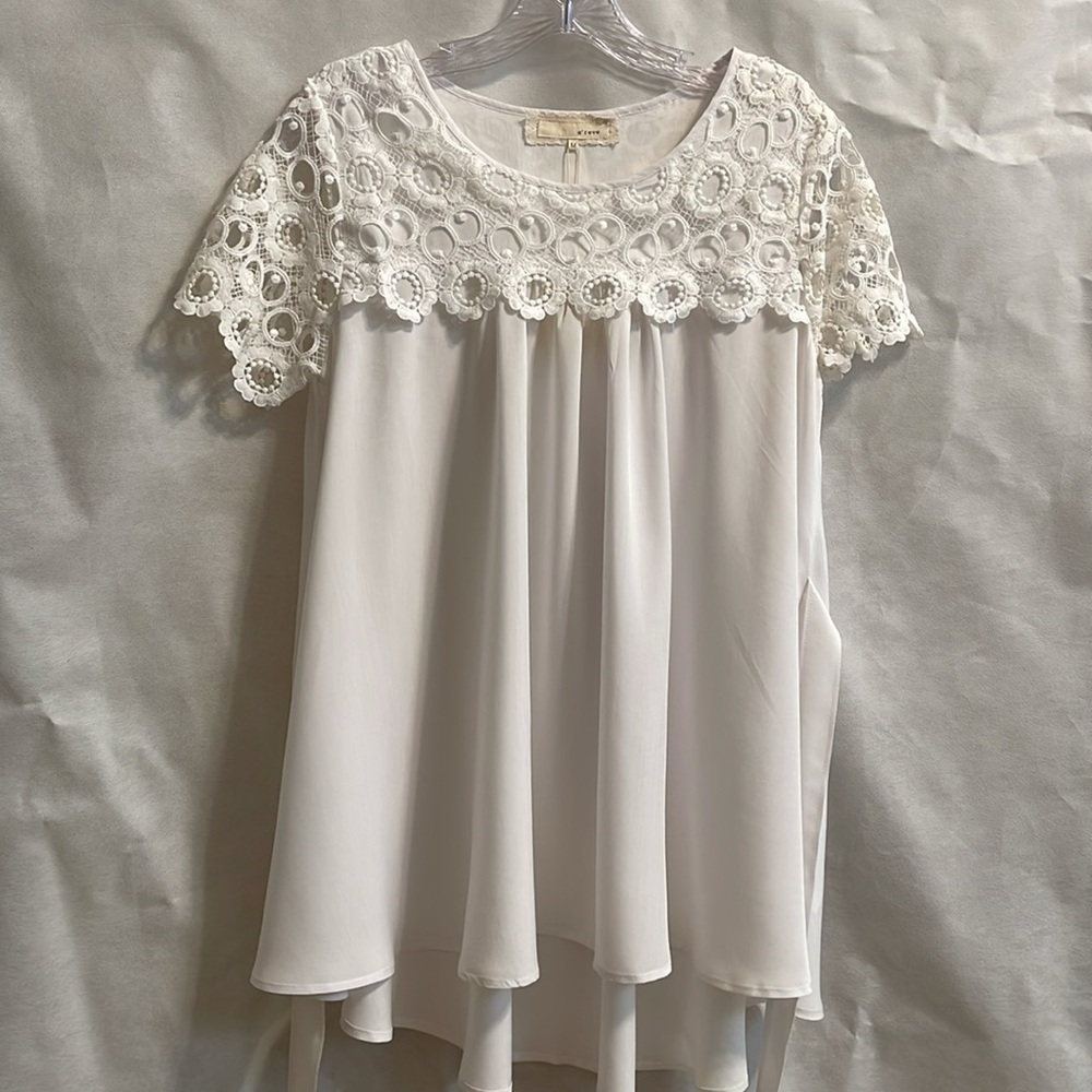 NWT Flowy White Lace Sleeve Blouse w/Belt